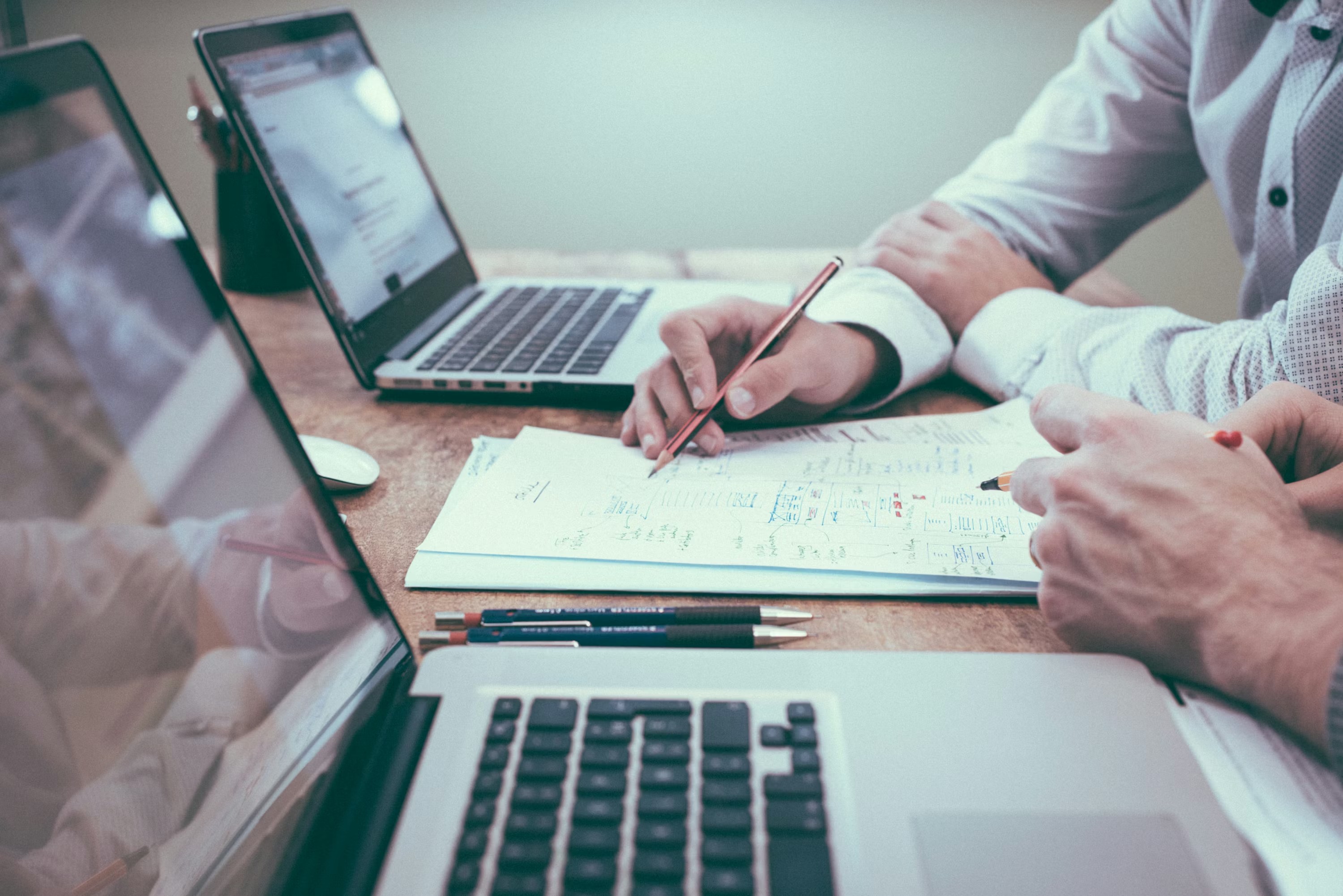 Landing pages para servicios: cómo convertir visitas en presupuestos reales